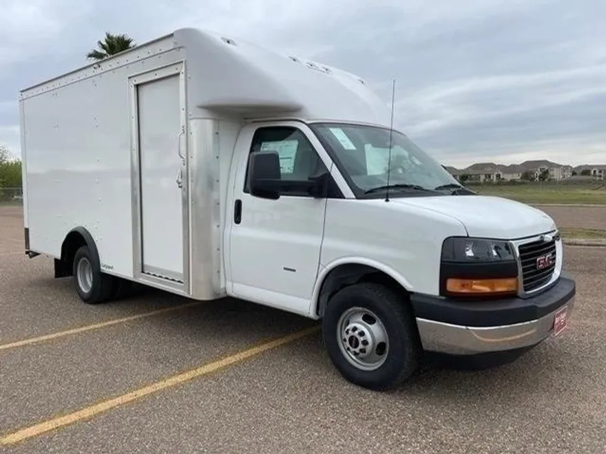 2023 Gmc Savana Cutaway 3500 photo 1