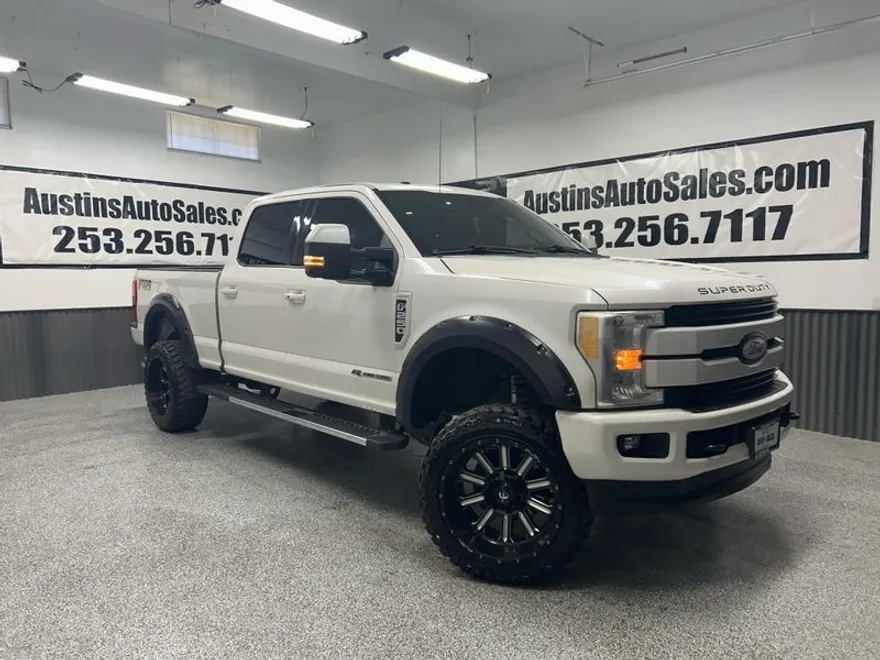 2017 Ford F-250 Lariat photo 1
