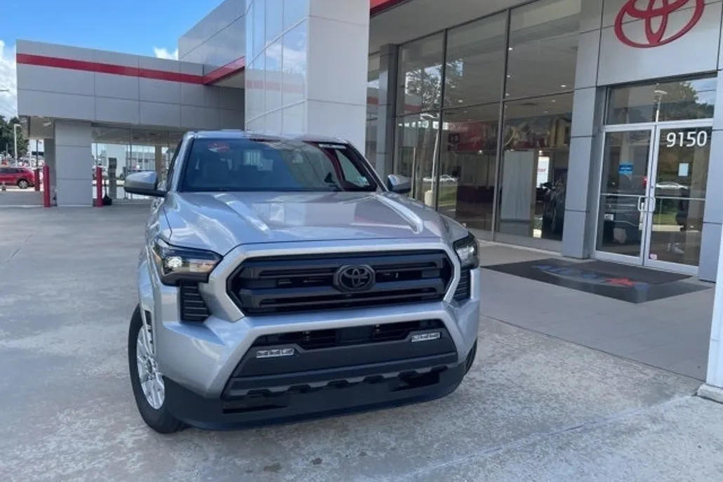 2025 Toyota Tacoma SR5 photo 1