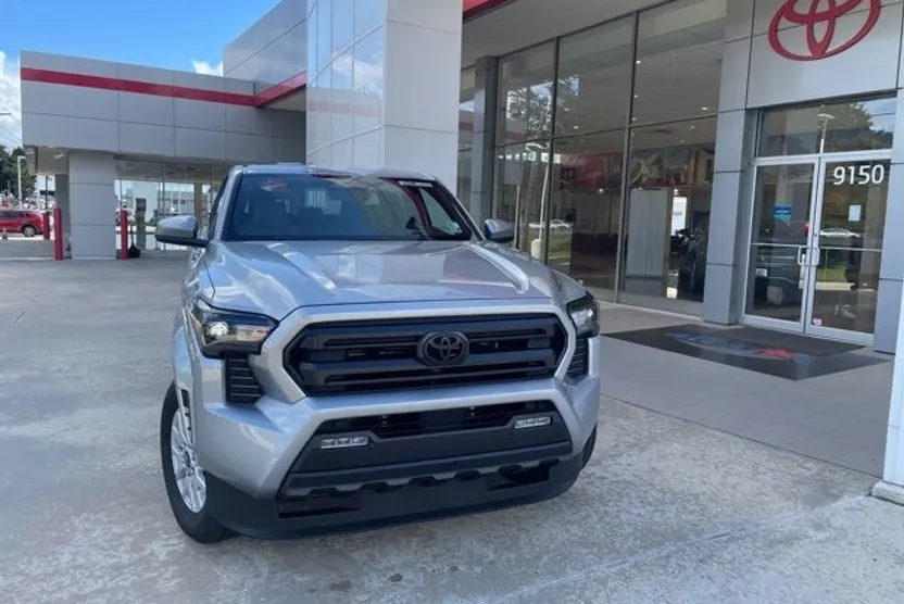 2025 Toyota Tacoma SR5 photo 1