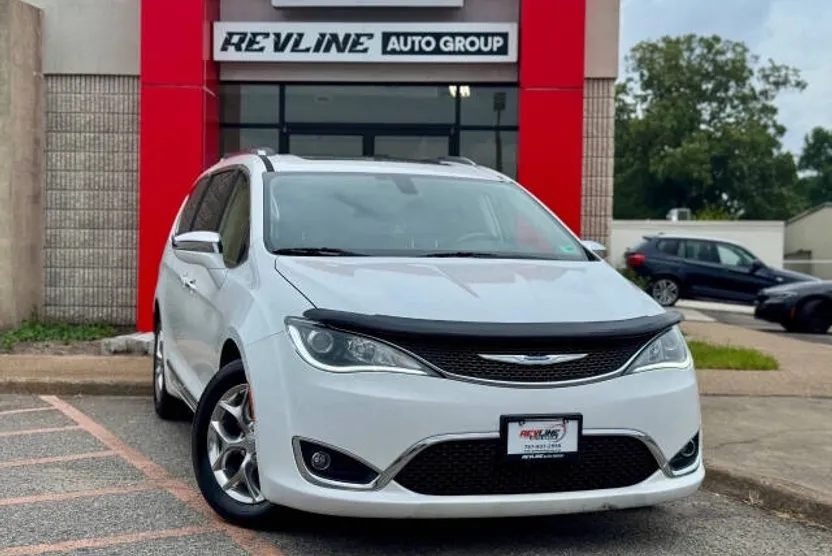 2019 Chrysler Pacifica Limited photo 1