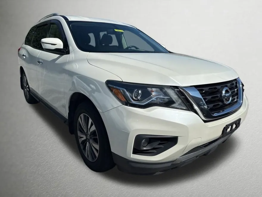 2019 Nissan Pathfinder SV photo 1