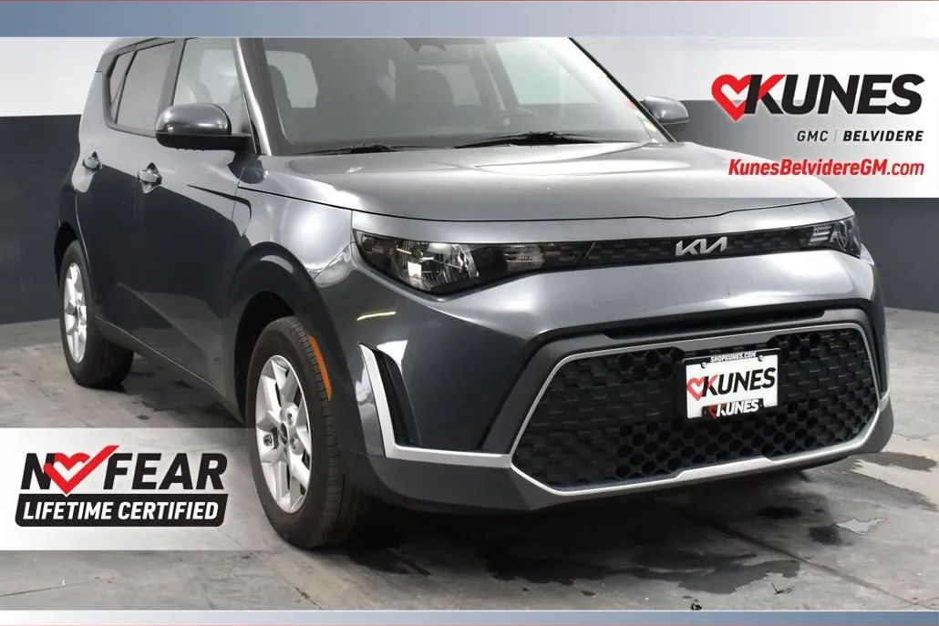2024 Kia Soul LX photo 1