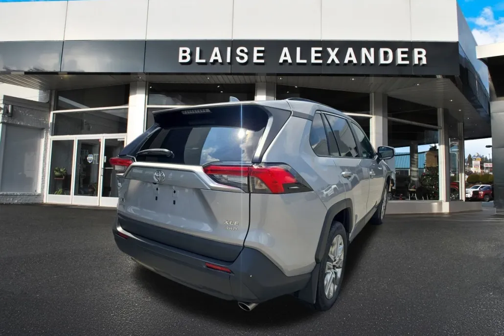 2022 Toyota RAV4 XLE Premium photo 1