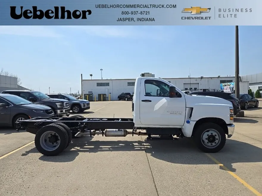 2023 Chevrolet Silverado 5500HD Work Truck photo 1