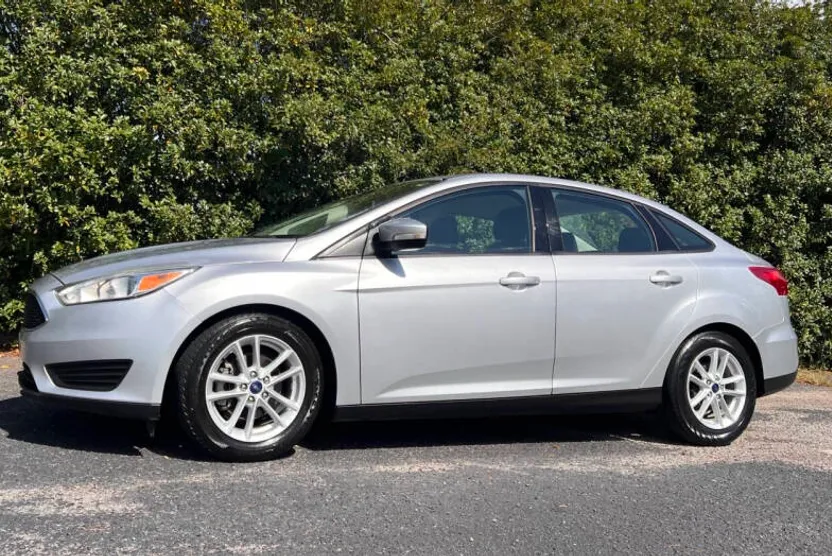 2016 Ford Focus SE photo 1