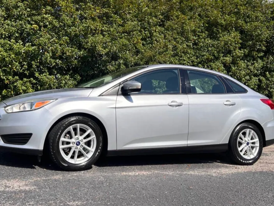 2016 Ford Focus SE photo 1