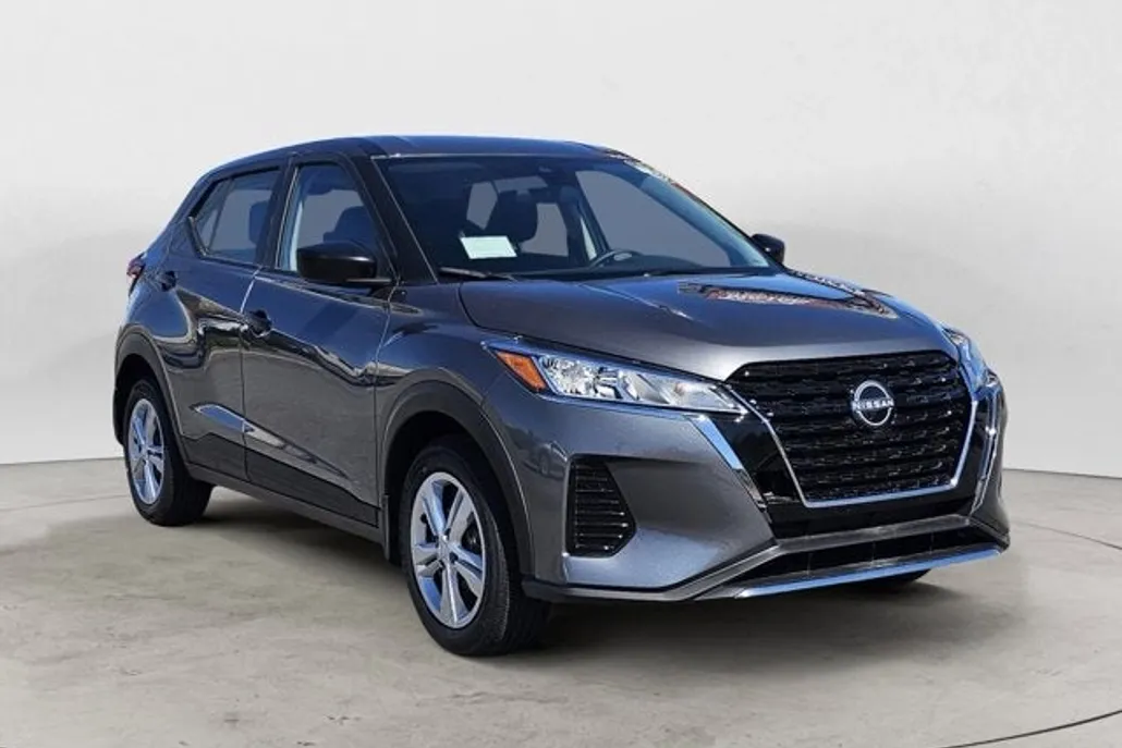 2025 Nissan Kicks Play S photo 1