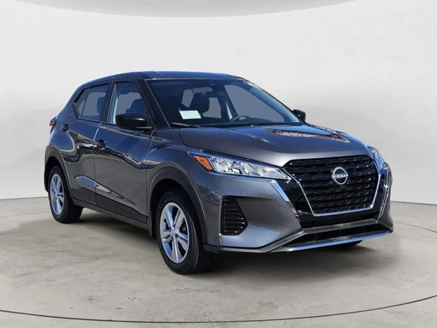2025 Nissan Kicks Play S photo 1