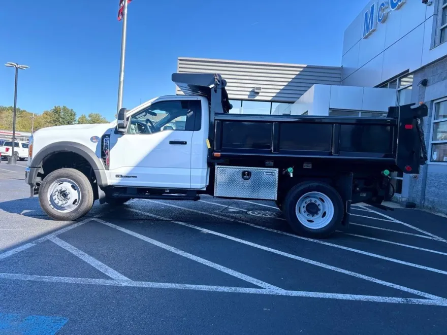 2025 Ford F-550 XL photo 1