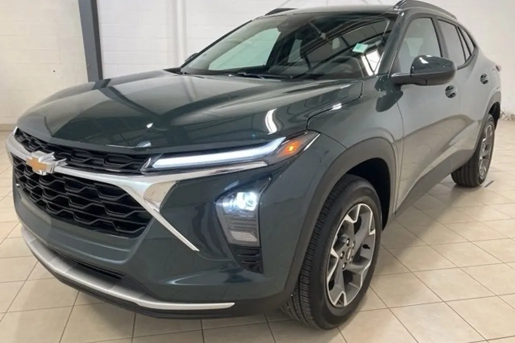 2025 Chevrolet Trax LT photo 1