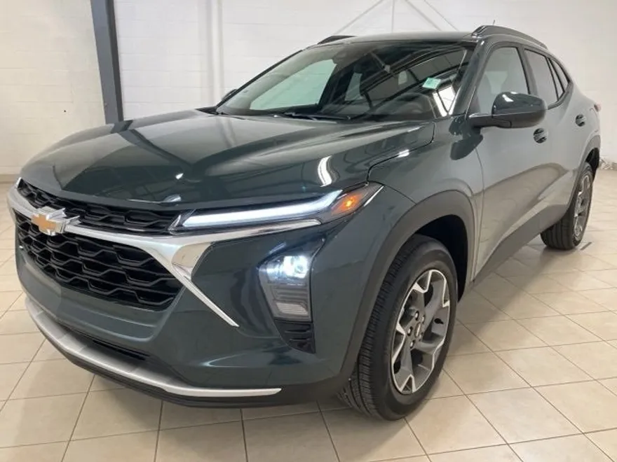 2025 Chevrolet Trax LT photo 1