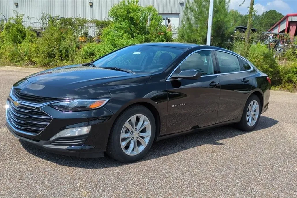 2024 Chevrolet Malibu 1LT photo 1