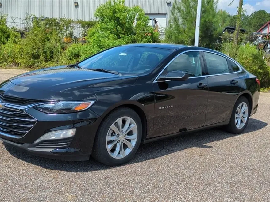 2024 Chevrolet Malibu 1LT photo 1