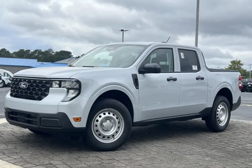 2025 Ford Maverick XL photo 1