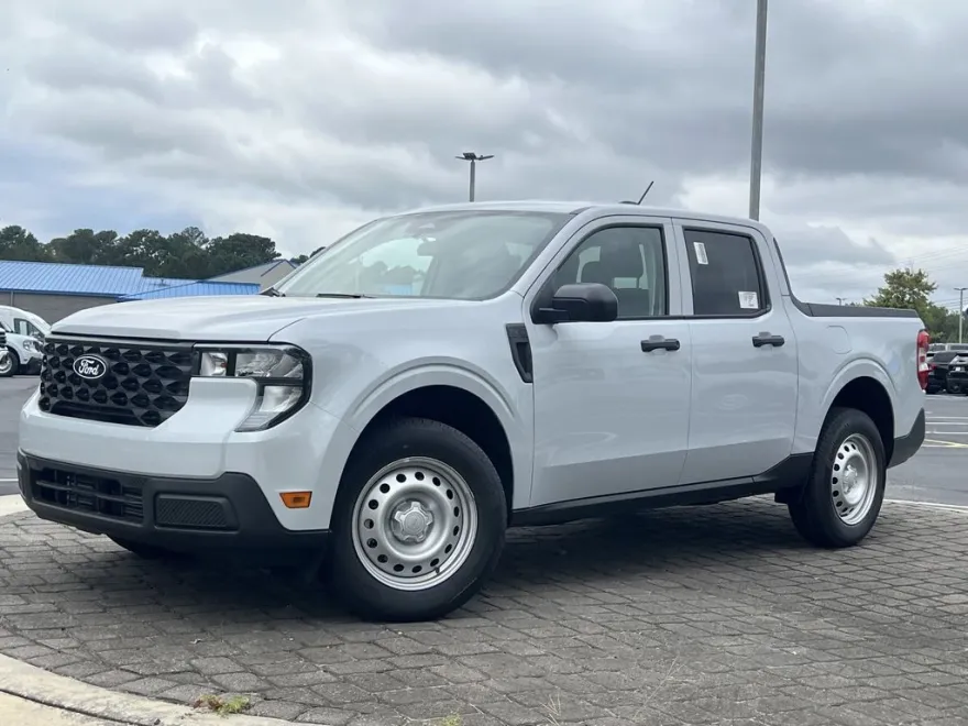 2025 Ford Maverick XL photo 1