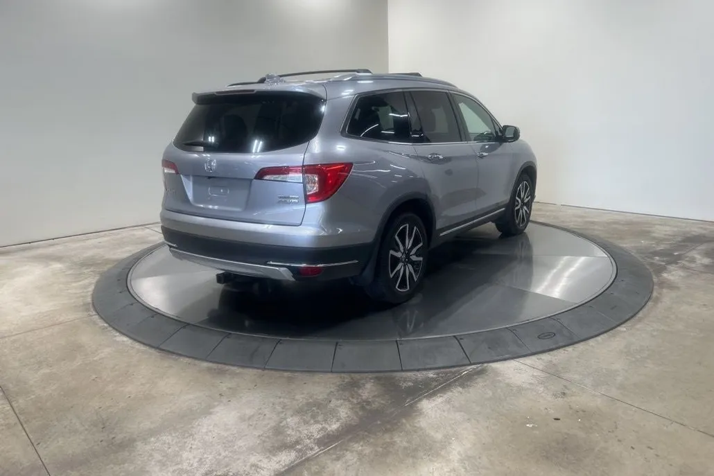 2019 Honda Pilot Touring photo 1