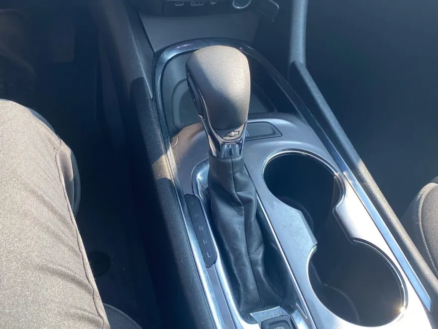 2023 Chevrolet Malibu 1LT photo 1