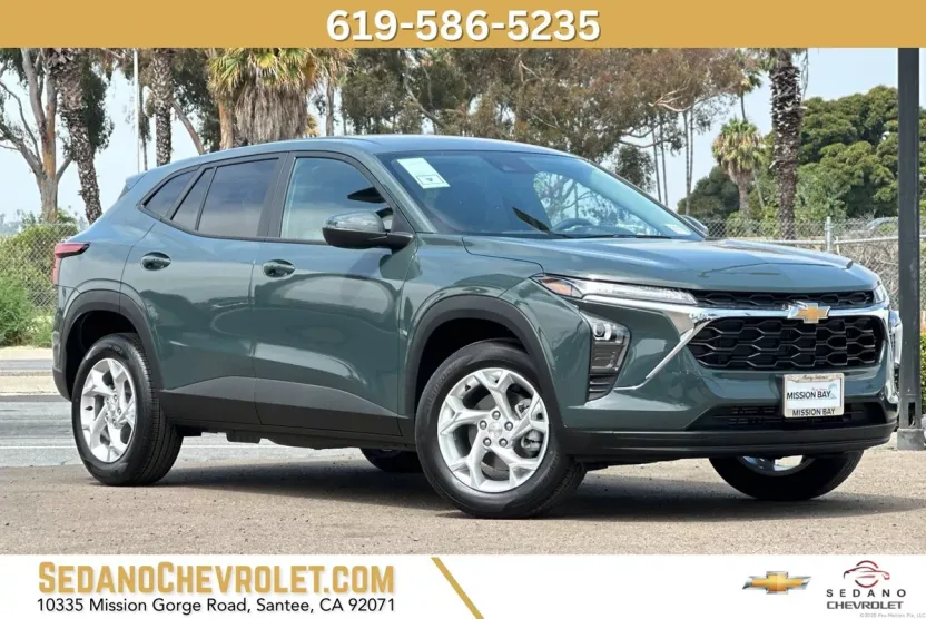 2025 Chevrolet Trax LS photo 1
