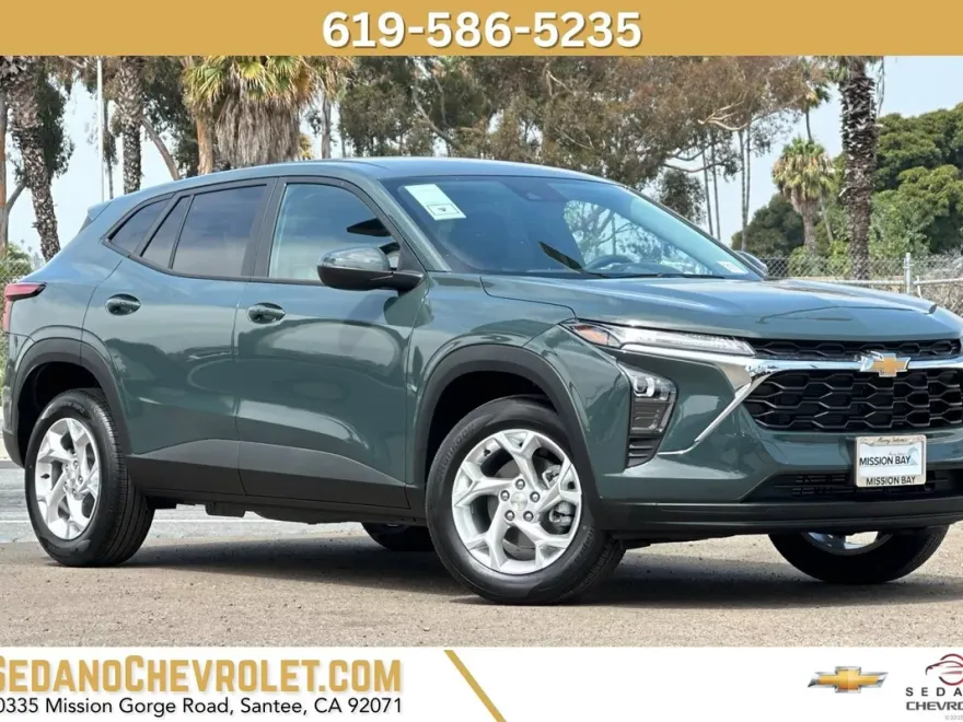 2025 Chevrolet Trax LS photo 1