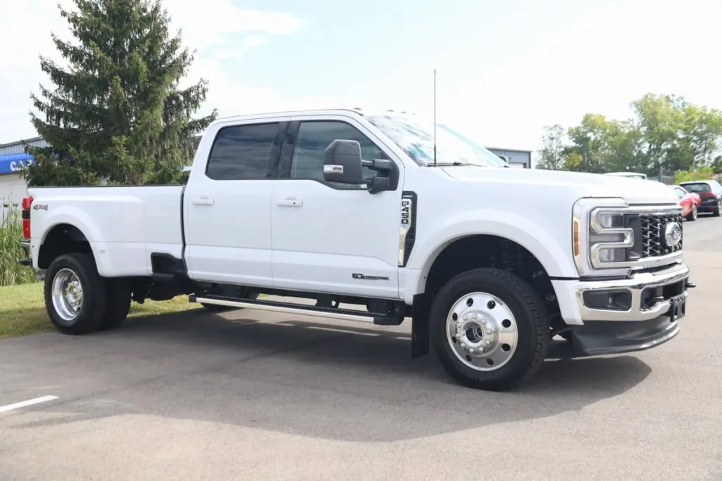 2025 Ford F-450 Lariat photo 1