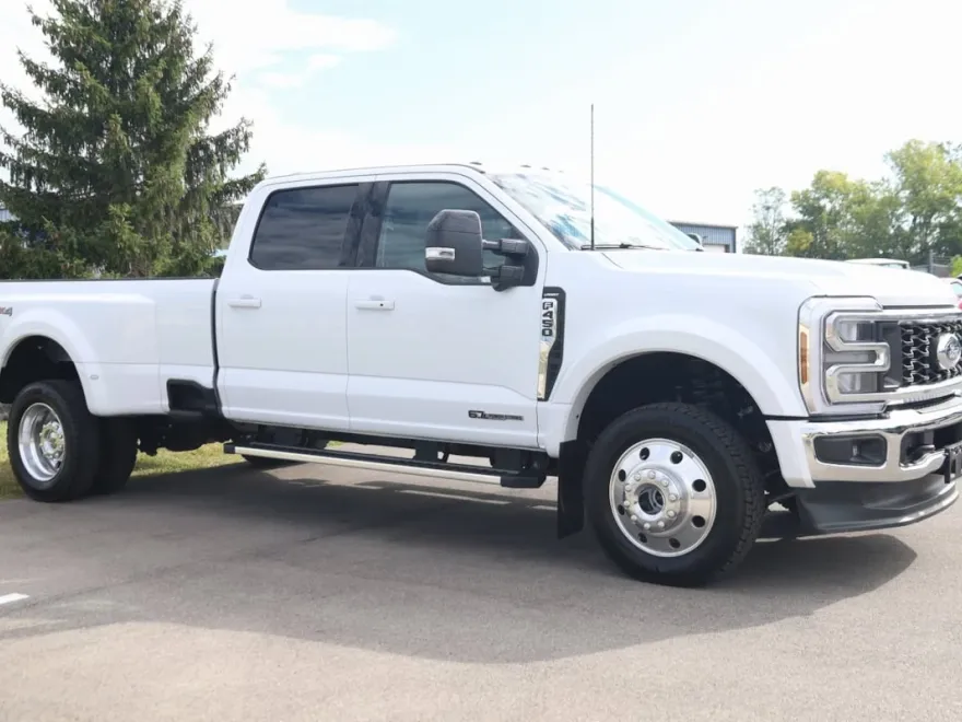 2025 Ford F-450 Lariat photo 1