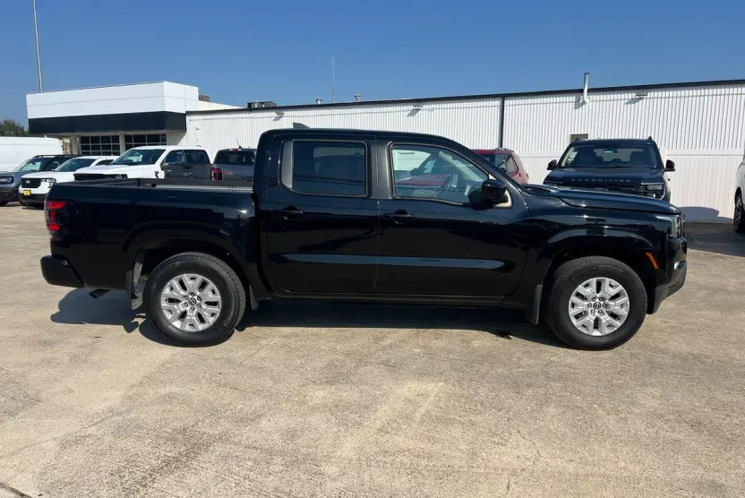 2022 Nissan Frontier SV photo 1