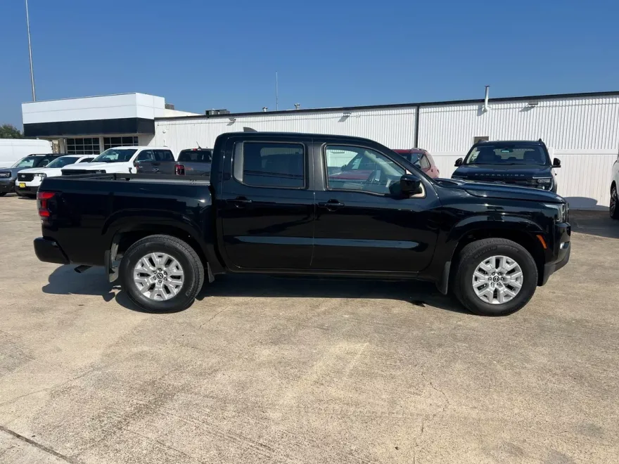 2022 Nissan Frontier SV photo 1