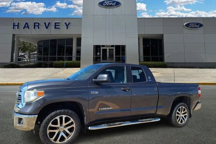 2017 Toyota Tundra SR5 photo 1