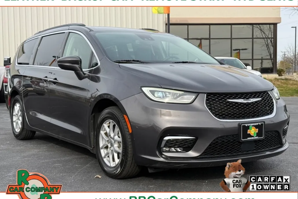 2022 Chrysler Pacifica Touring L photo 1