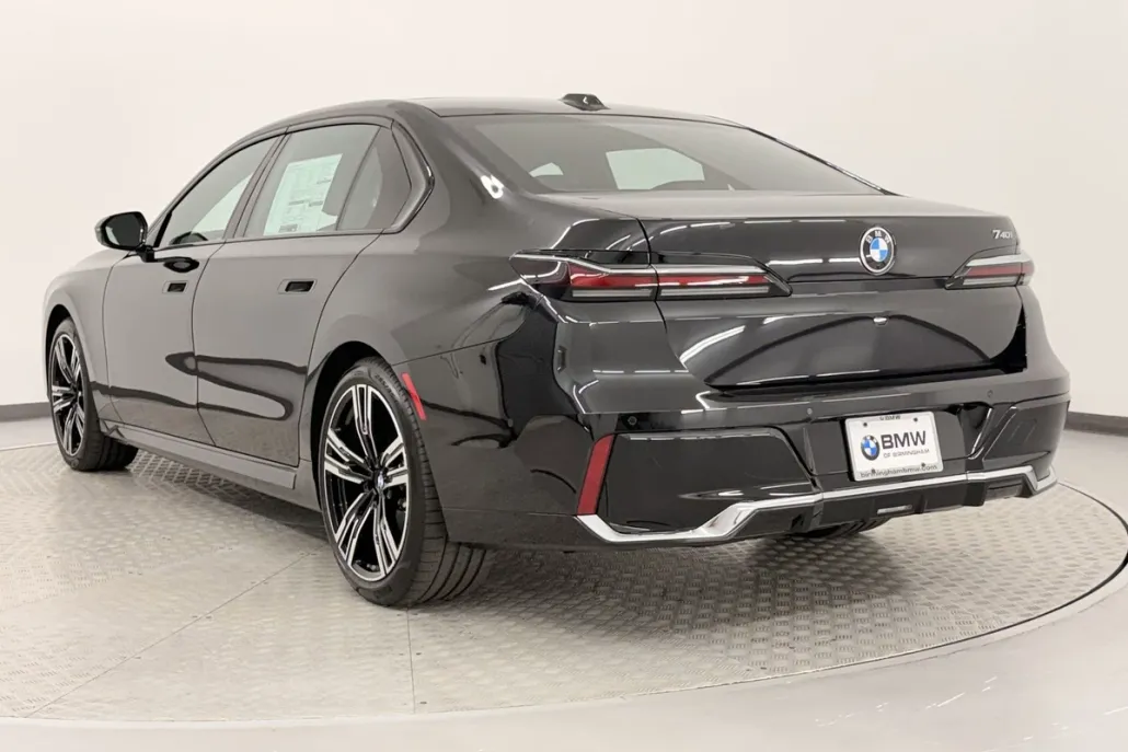 2025 Bmw 740i photo 1