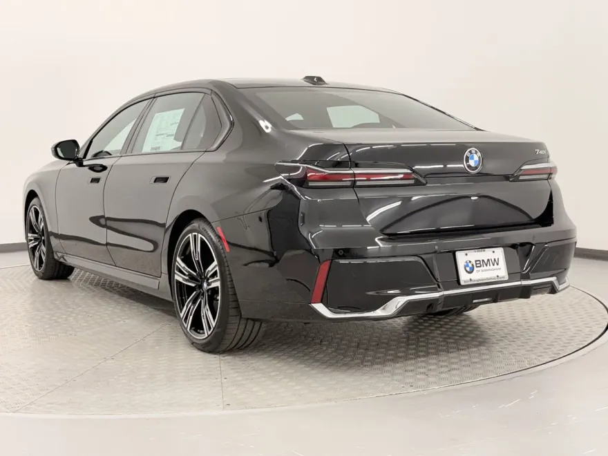 2025 Bmw 740i photo 1