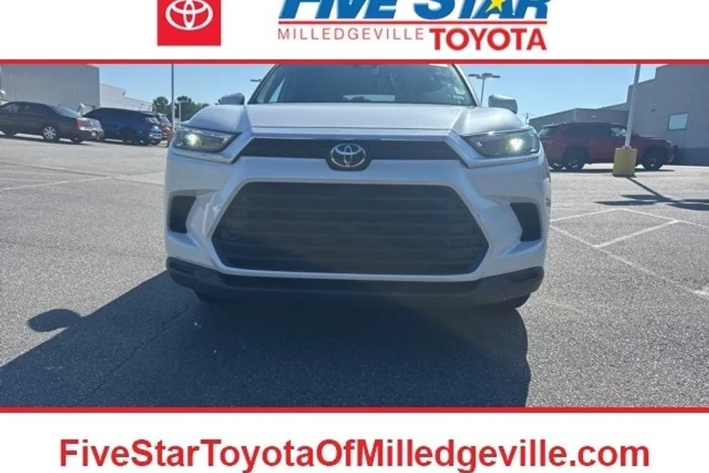 2024 Toyota Grand Highlander XLE photo 1