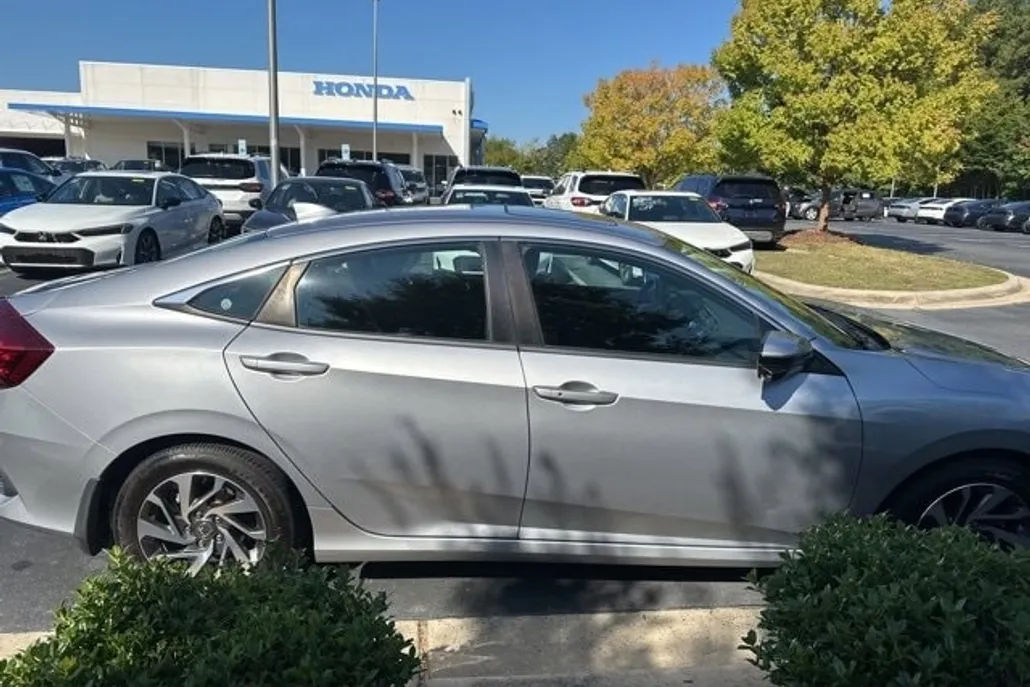 2018 Honda Civic EX photo 1