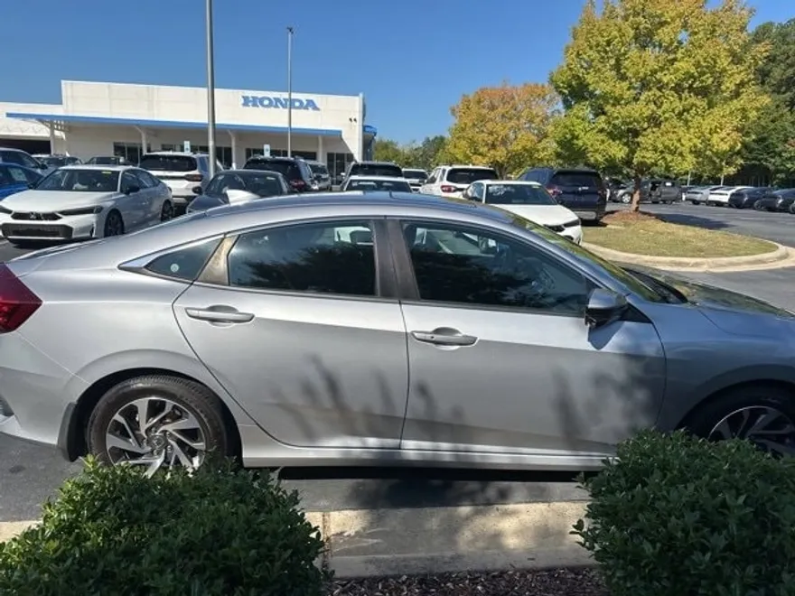 2018 Honda Civic EX photo 1