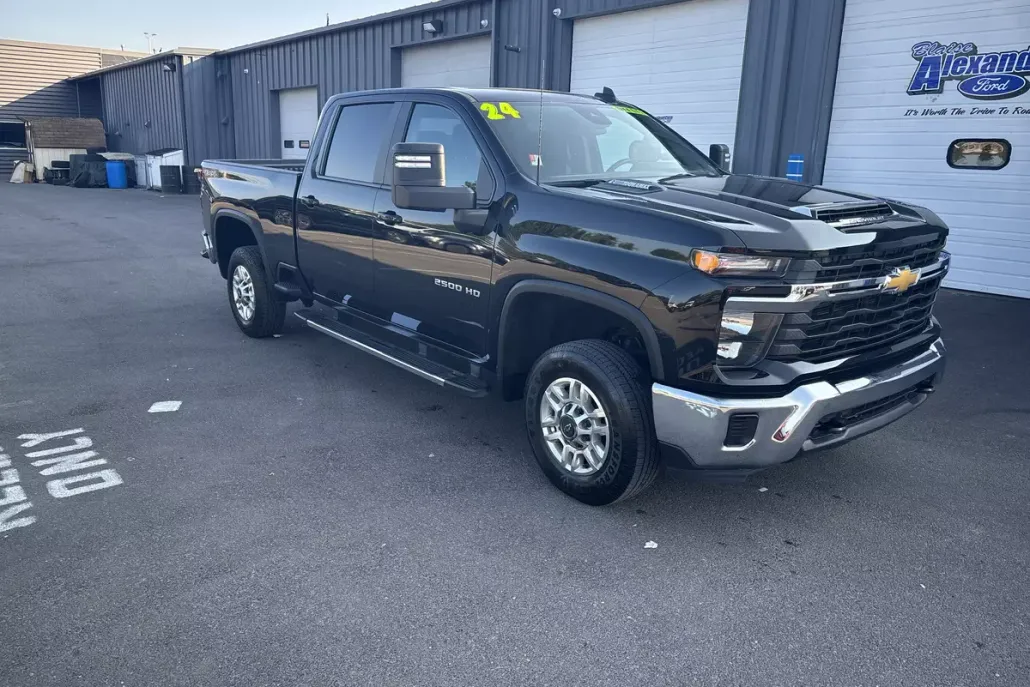 2024 Chevrolet Silverado 2500HD LT photo 1