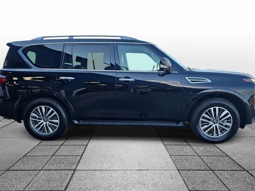 2023 Nissan Armada SL photo 1
