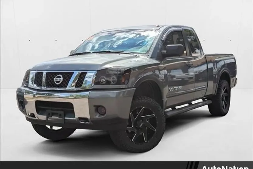 2015 Nissan Titan LE photo 1