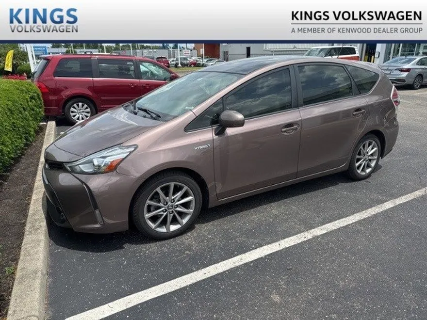 2017 Toyota Prius V Five photo 1