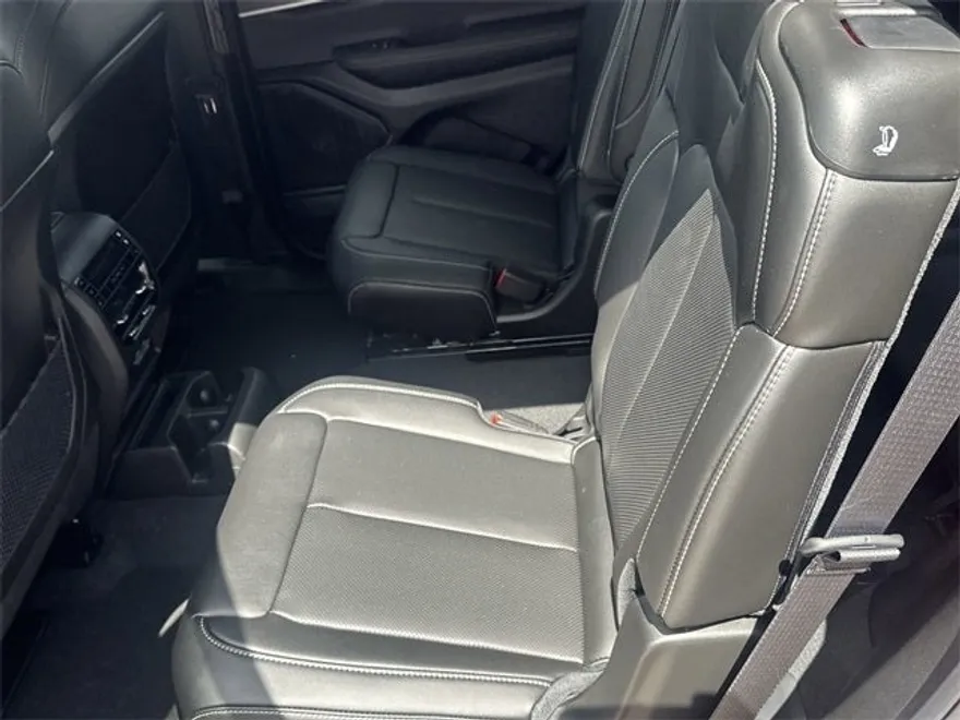 2025 Jeep Grand Cherokee Limited photo 13