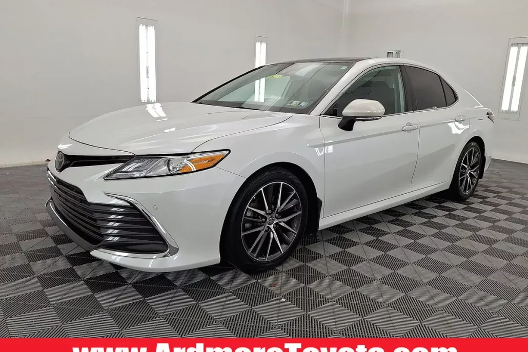 2022 Toyota Camry XLE photo 1
