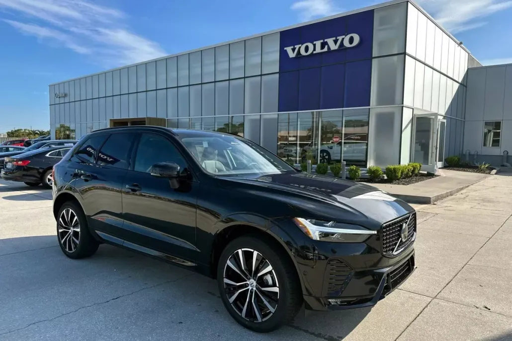 2025 Volvo XC60 B5 Plus photo 1