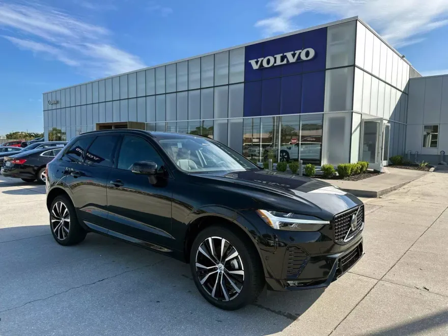 2025 Volvo XC60 B5 Plus photo 1