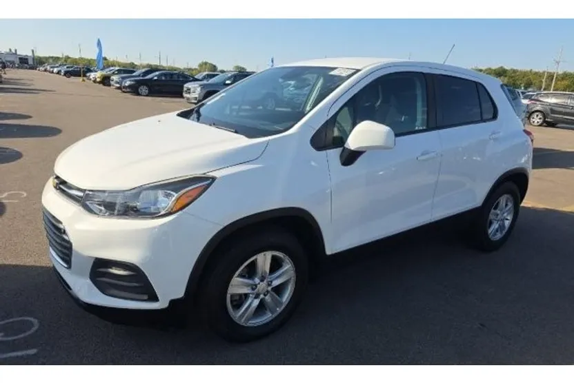 2020 Chevrolet Trax LS photo 1