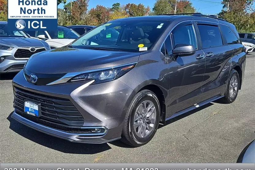 2024 Toyota Sienna XLE photo 1