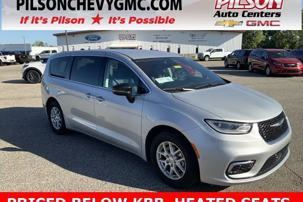 2024 Chrysler Pacifica Touring L photo 1