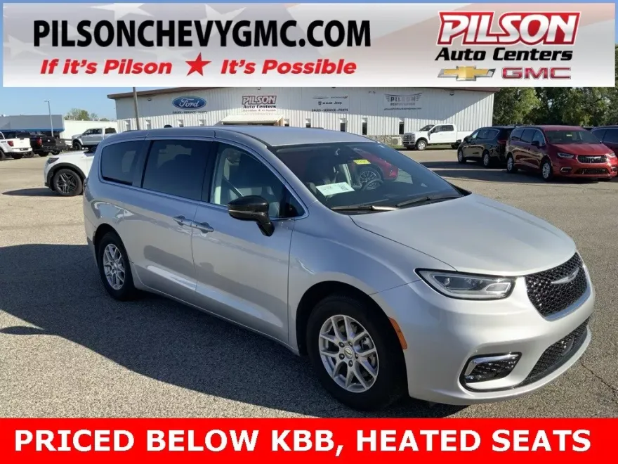 2024 Chrysler Pacifica Touring L photo 1