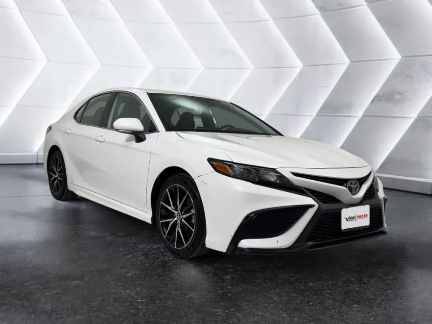 2023 Toyota Camry SE photo 1