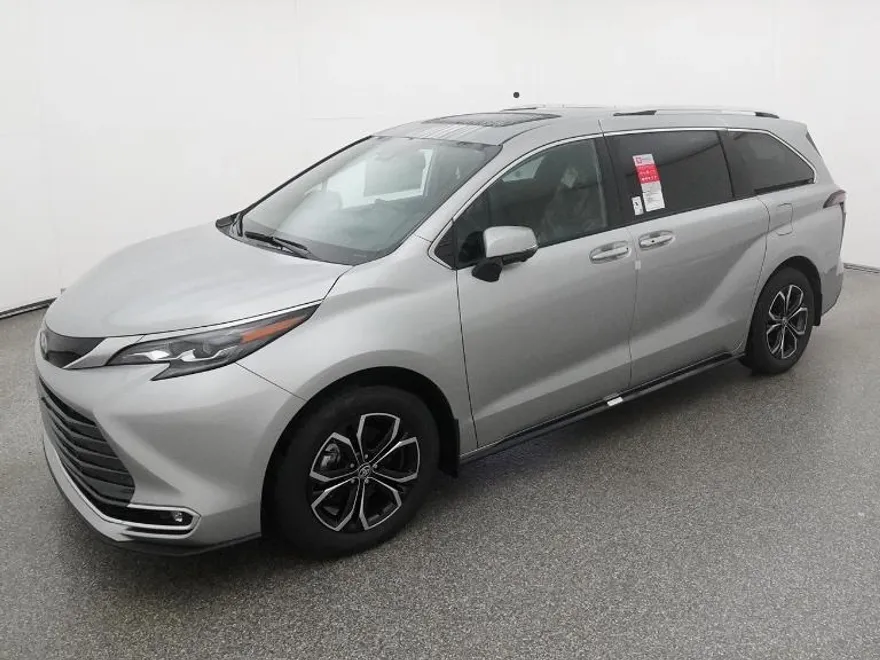 2025 Toyota Sienna Platinum photo 1