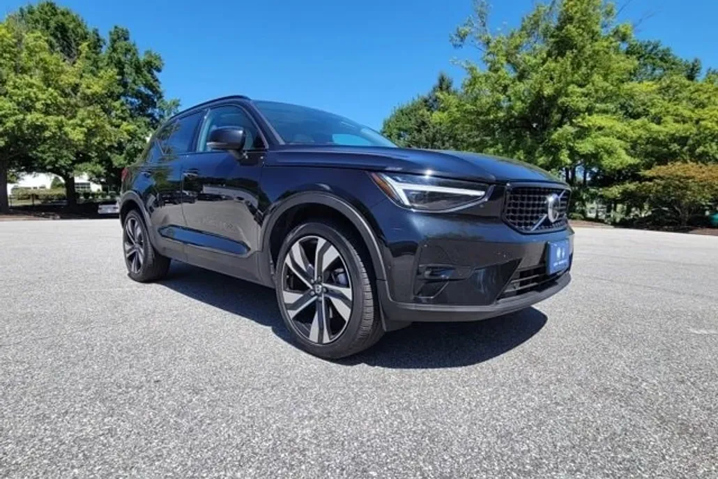 2023 Volvo XC40 AWD Ultimate photo 1